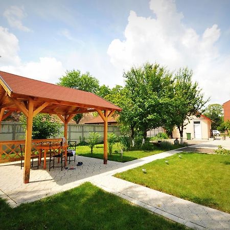 Apartments Svetlica Backi Petrovac Exterior photo
